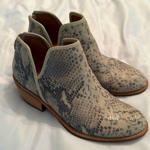 Women’s ankle boots
